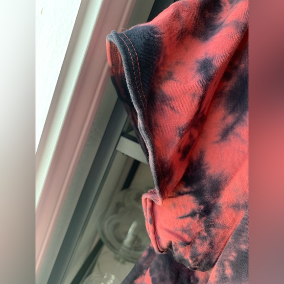 torrid Friday The 13th Crew Neck Tee Tie-Dye Red Black Horror Jason Vorhees Tee - Picture 7 of 16
